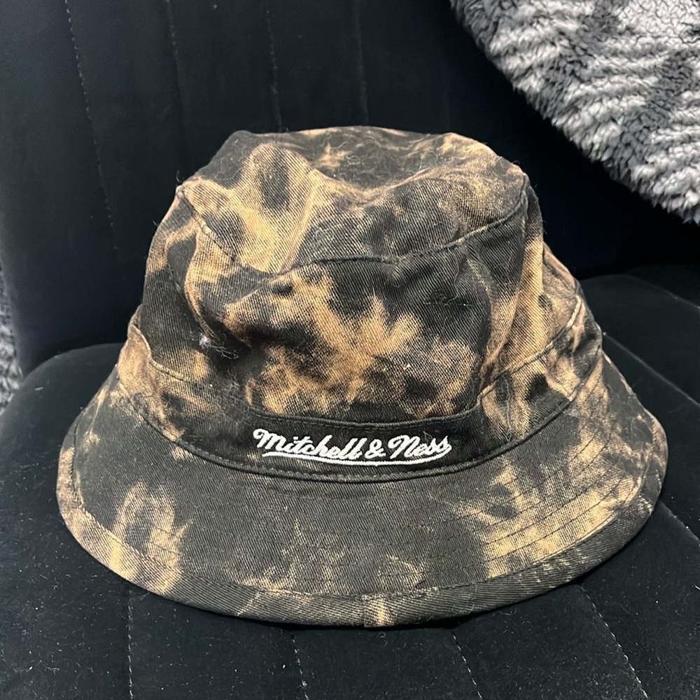 Mitchell & Ness Tye Dye Black Brown Bucket Hat Classic Design Brooklyn NY L/XL